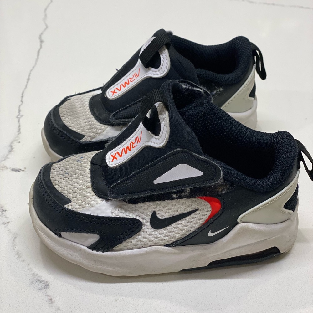 Nike Black and White Sneakers with Velcro Strap
